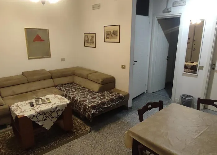 Castle Area Old Town Flat With Terrace And 2 Bari